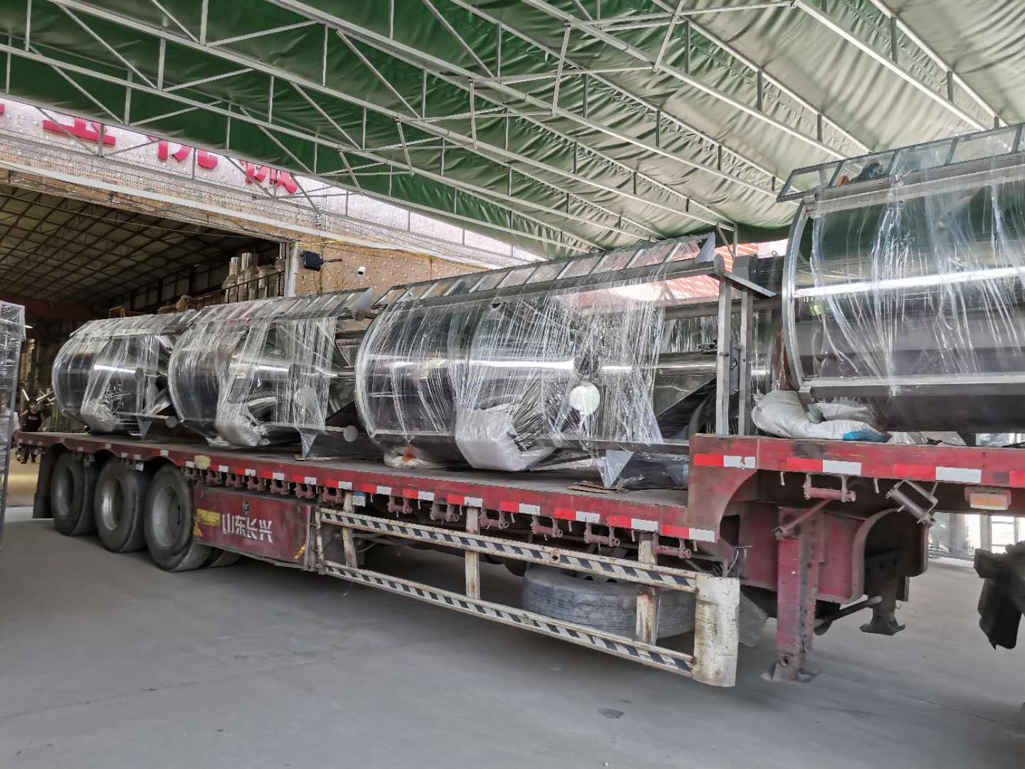 佛山羅村李總訂購4臺1T立式攪拌干燥機使用現場